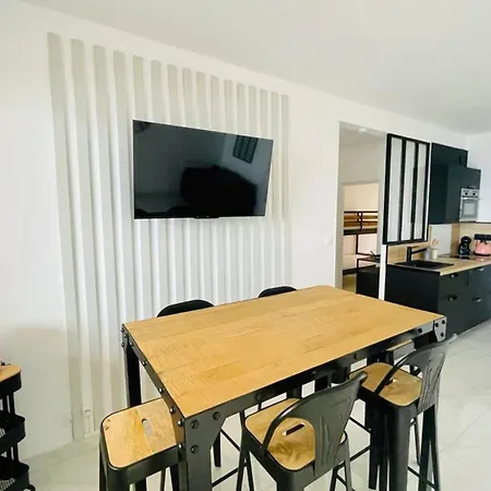 Apartment And Bright 60 M With Terrace View On The Sea *