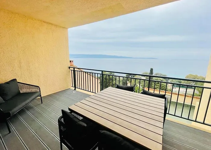 And Bright 60 M With Terrace View On The Sea * Ajaccio (Corsica)