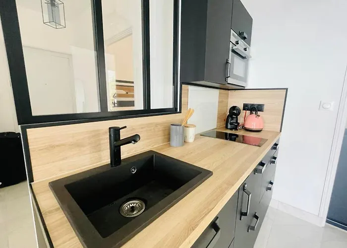 And Bright 60 M With Terrace View On The Sea * Ajaccio (Corsica)