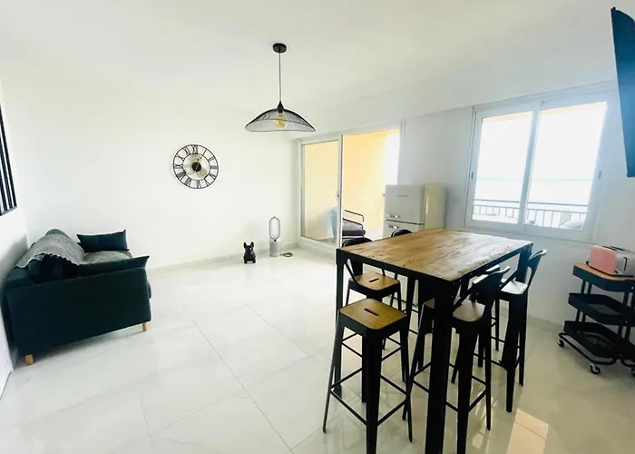 And Bright 60 M With Terrace View On The Sea Appartement